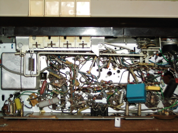 Philips B3X02A radio interior