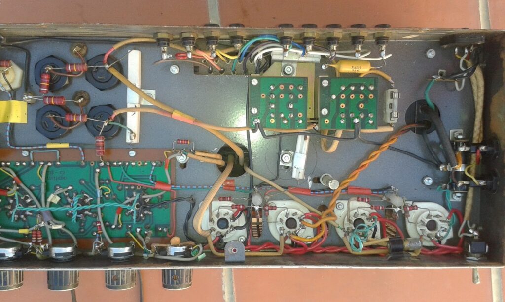 Interior del amplificador Optimus Alabama 100W