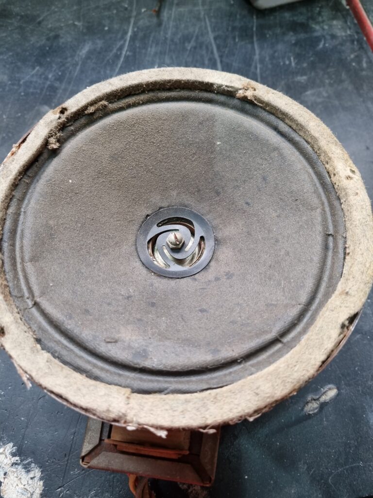 Cono del altavoz electrodinámico