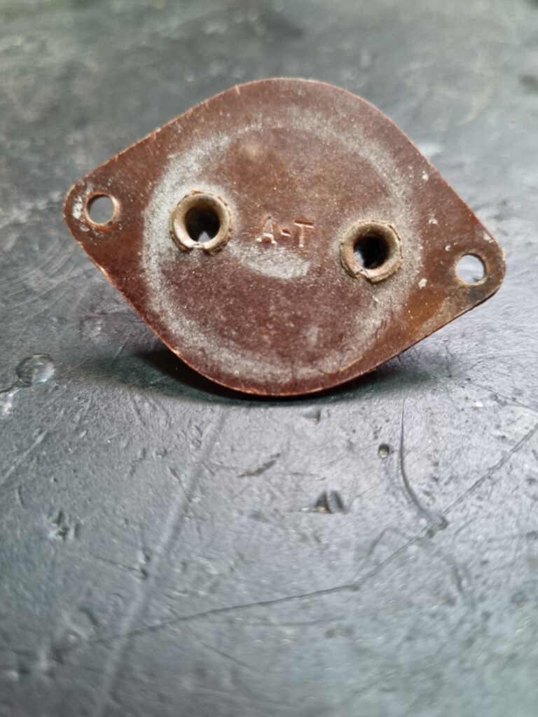 Conector de antena con pintura