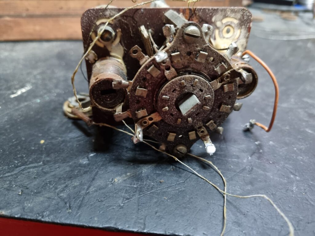 Detalle del conmutador de ondas