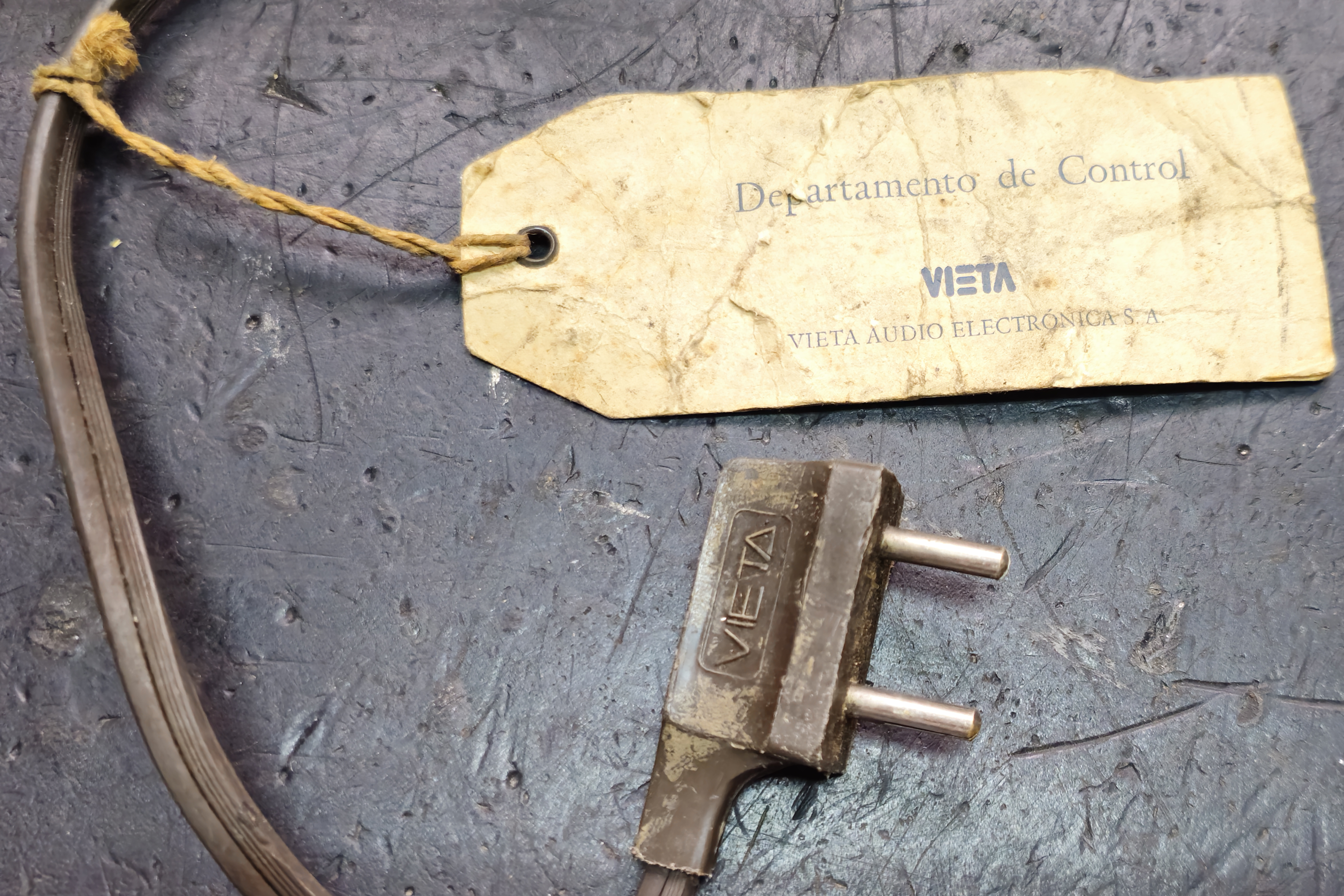 Parte delantera de la etiqueta del departamento de Control de calidad del Vieta A-225